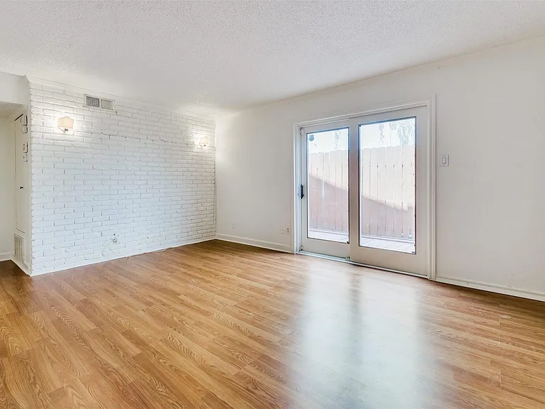 2229 Mimosa Dr #9 — Photo 4