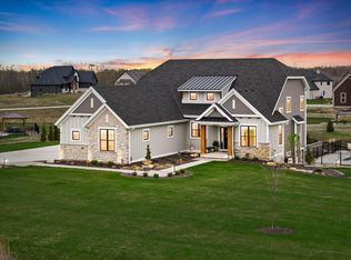 W182N6948 Sanctuary Dr, Menomonee Falls, WI 53051