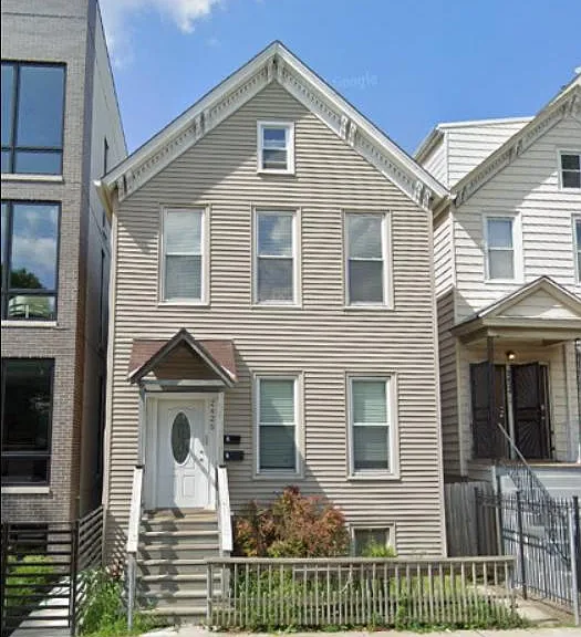 2426 W Moffat St #2 — Photo 1