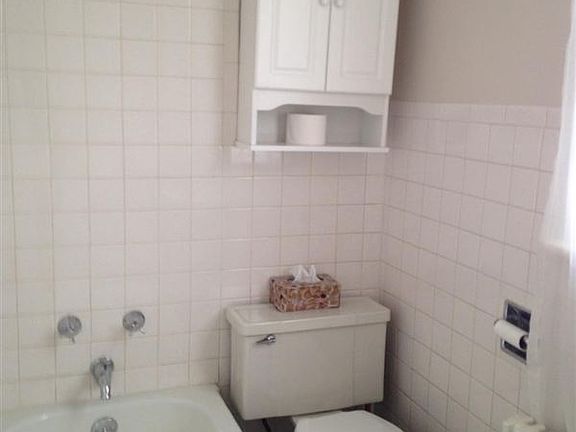 bathroom 1022 6th st apt 1