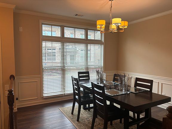 2nd image of 1212 Lavista Cir NE