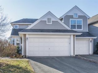 1 Sycamore Ln, Randolph, NJ 07869