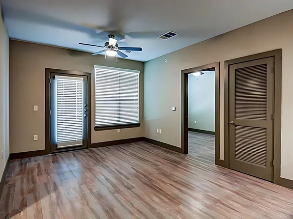 8844 Ashbloom Ln #1202, Houston, TX 77080