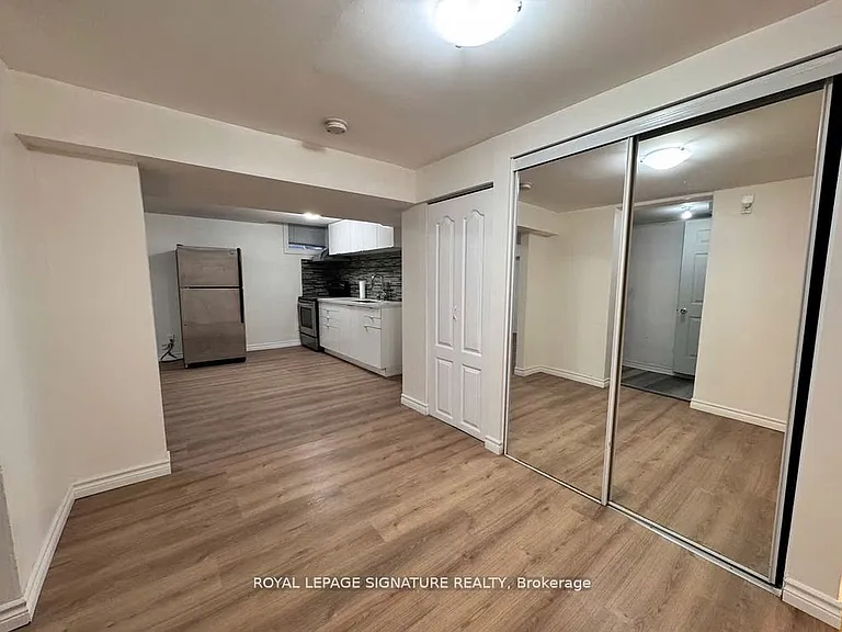 285 Mississaga St #BASEMENT — Photo 9