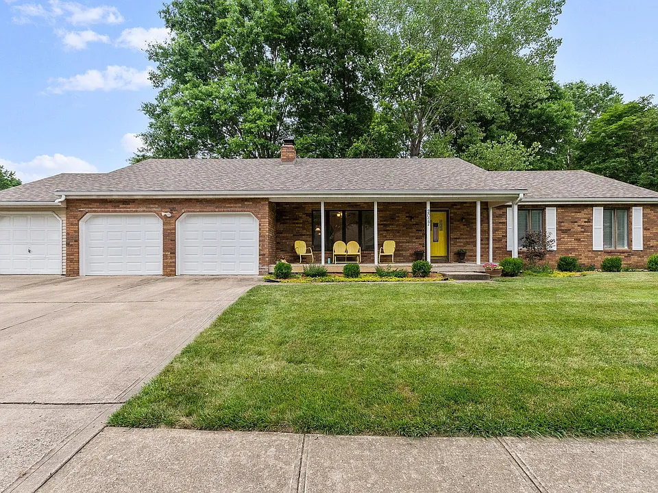 2027 Clay Dr