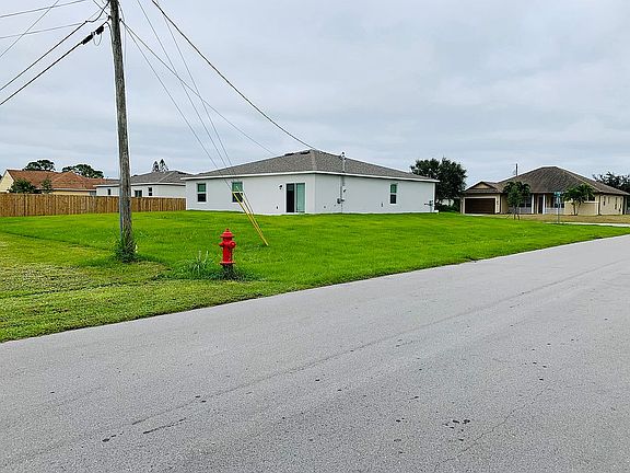 4th image of 1792 Finch Ln