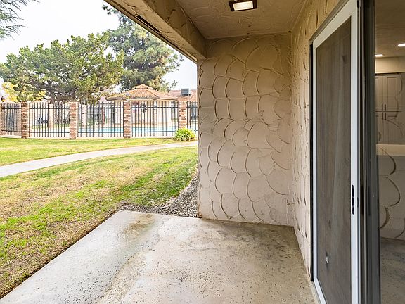 5th image of 1934 S Royal Oaks Dr