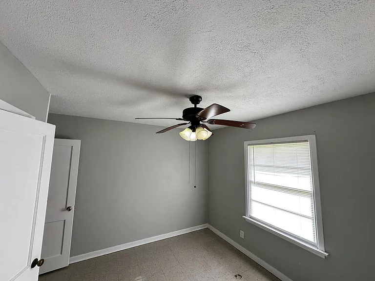 724 W Hale St — Photo 2