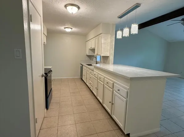 10123 Kent Towne Ln, Sugar Land, TX 77498