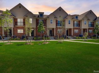 25511 Grandview Ln #27, Novi, MI 48375