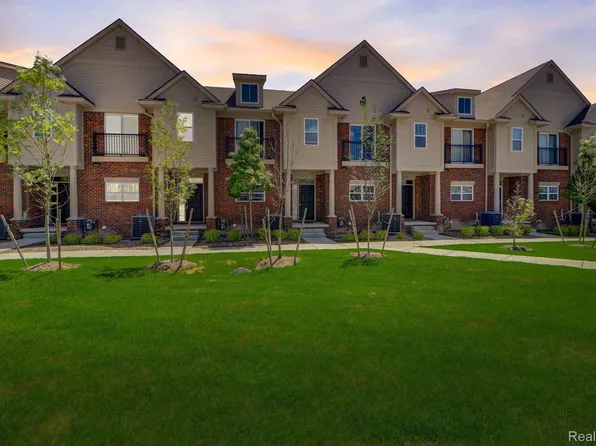 25511 Grandview Ln #27, Novi, MI 48375