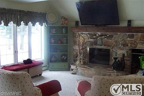 3rd image of 10781 Maple Dr