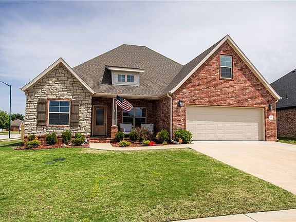 2nd image of 2405 Elisabeth Ct