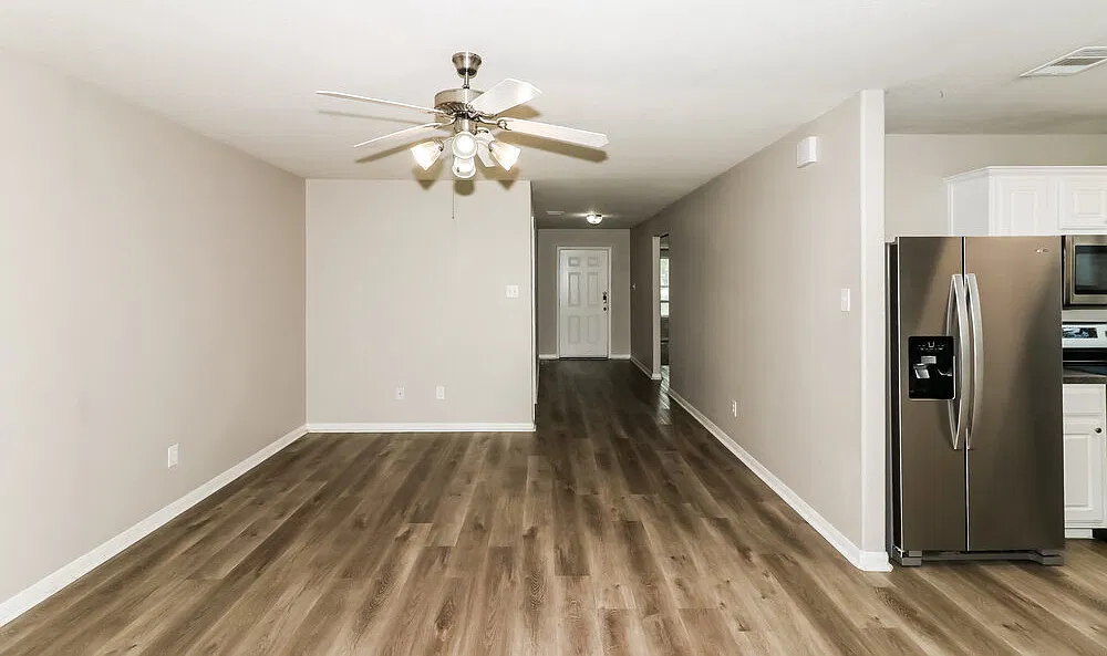 3 bed, 2.0 bath, 1342 sqft, $1,960 — Photo 3