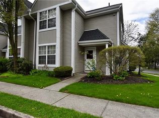 112 Creekside Cir, Spring Valley, NY 10977