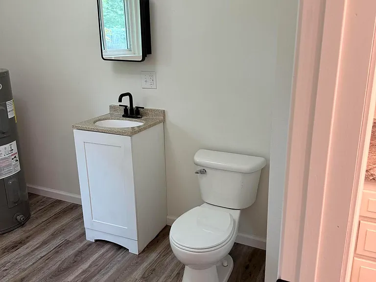 410 W Benton St — Photo 9