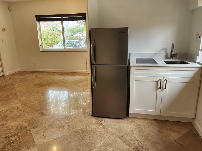 5748 NE 27th Ave — Photo 6