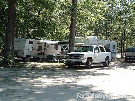 2 full size beds in each cabin.