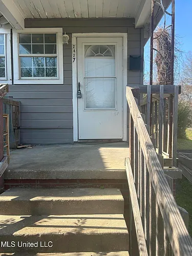 2427 Woodlawn St Photo 1