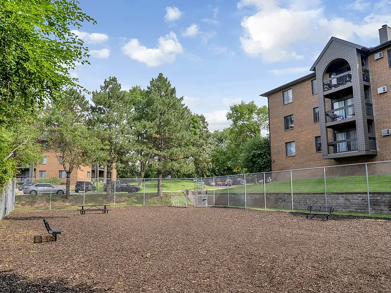 The Woodlands of Minnetonka Apartments — Photo 49