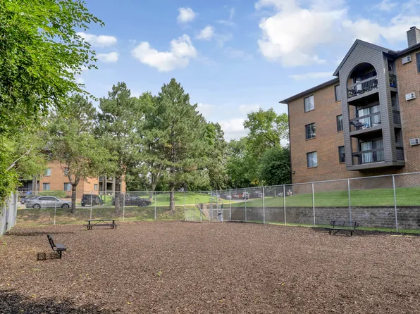 The Woodlands of Minnetonka Apartments
