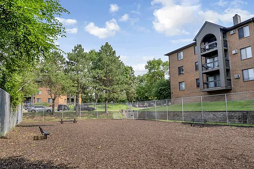 The Woodlands of Minnetonka Apartments Photo 1