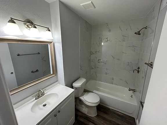 3rd image of 2528 Hondo Ave #2