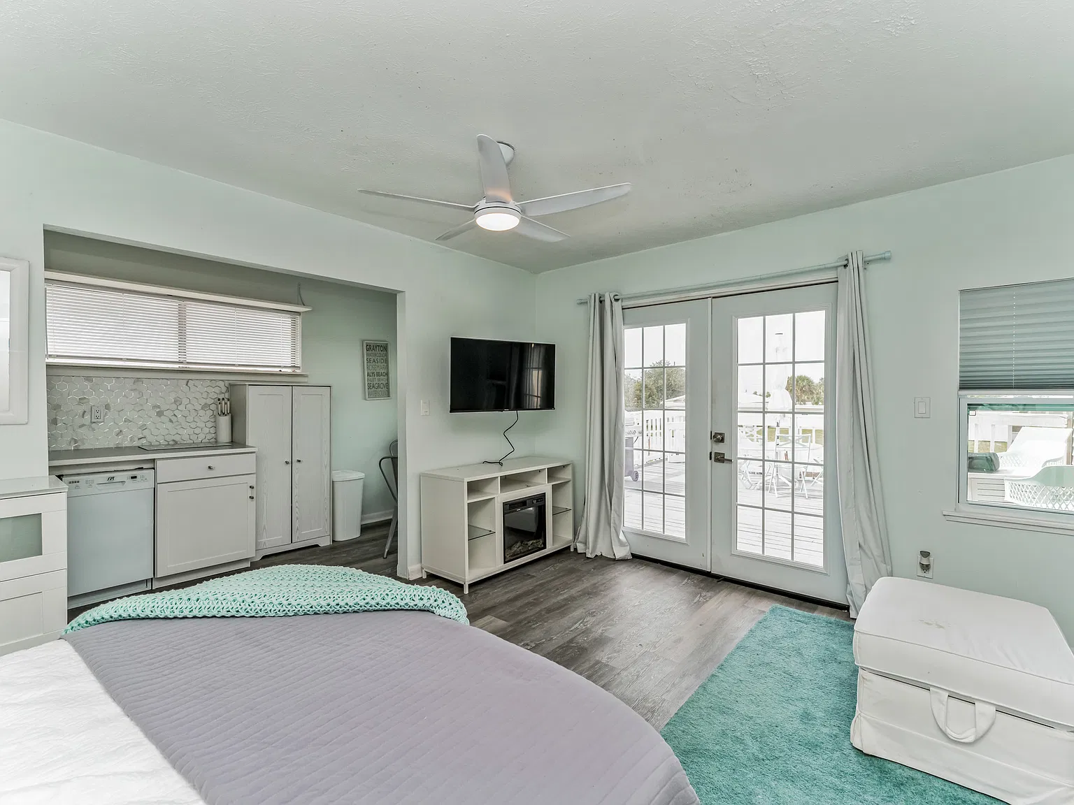 216 Rose Ln — Photo 2