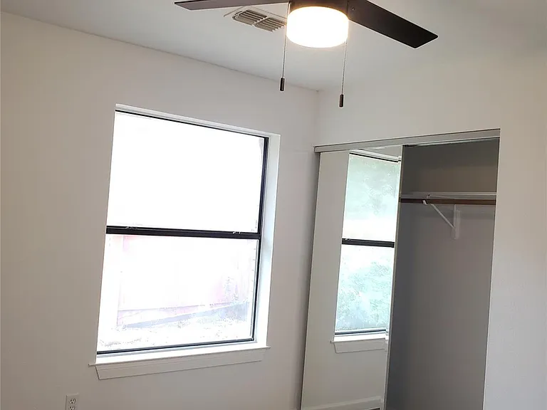 703 Meadow Creek Dr — Photo 20