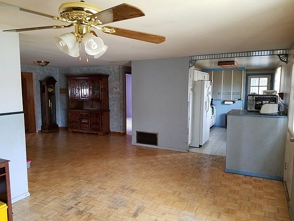 5th image of 414 Hoover Dr