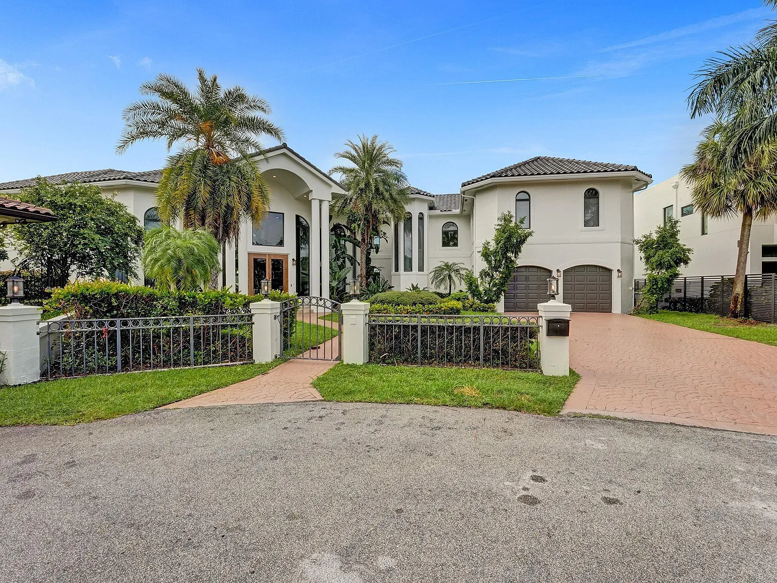 6 bed, 5.5 bath, 6842 sqft, $27,000 — Photo 3