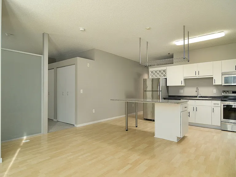 Eitel Apartments — Photo 20