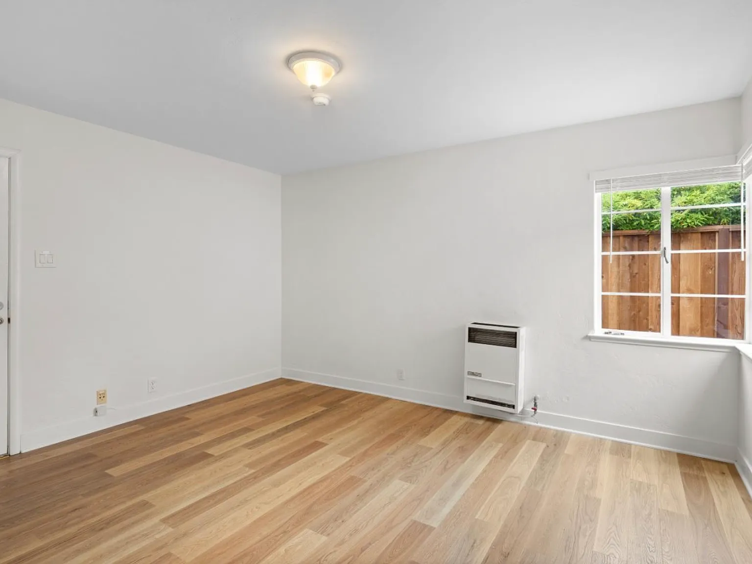 3 bed, 1580 sqft, $7,150 — Photo 2
