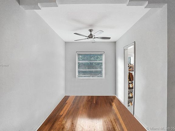 4th image of 228 Madeira Ave