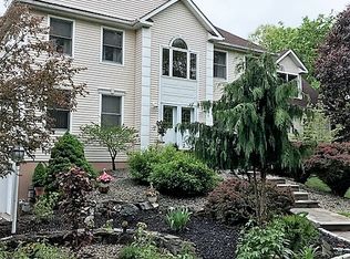 51 Saddle Ridge Dr, Hopewell Junction, NY 12533