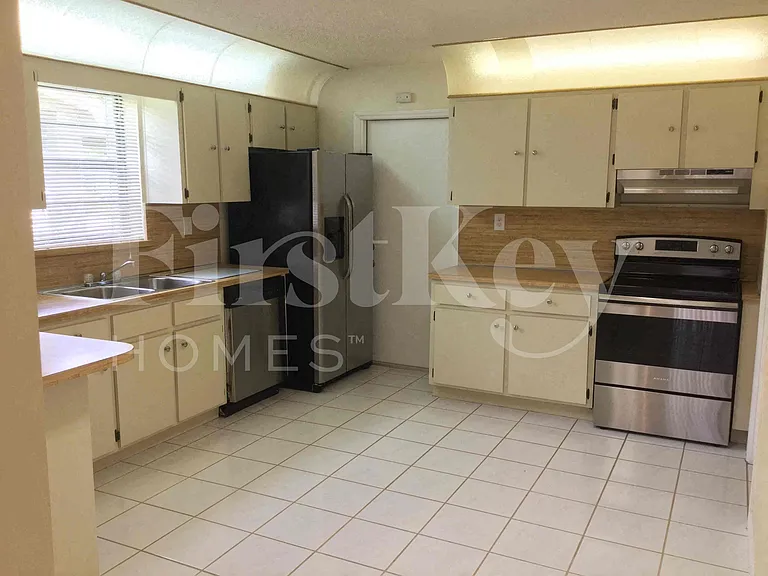1955 NW 193rd Ter — Photo 5