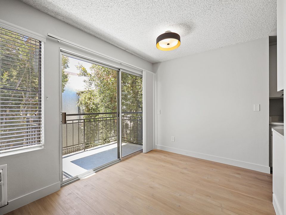 1st image of 1356 S Carmelina Ave #208