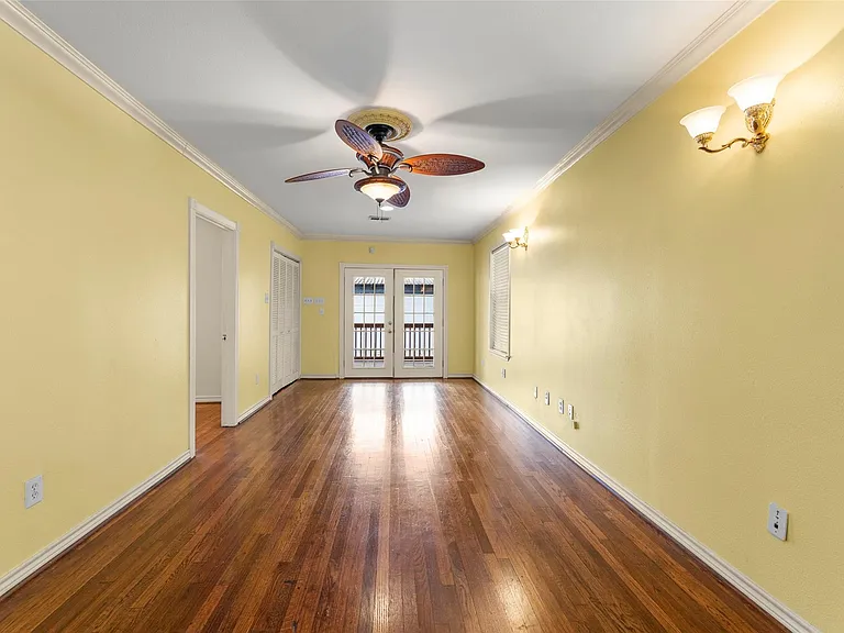 1535 W 25th St — Photo 16