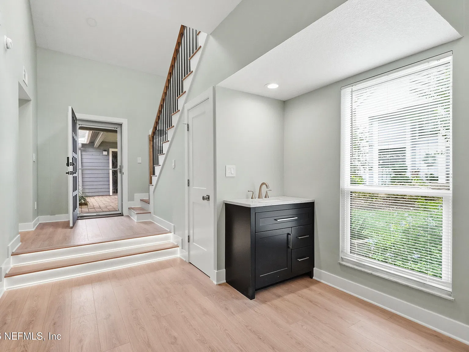 2 bed, 2.5 bath, 1768 sqft, $3,850 — Photo 3