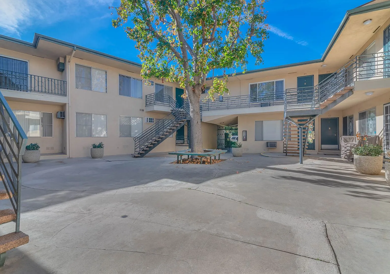 4060 Stevely Avenue — Photo 3