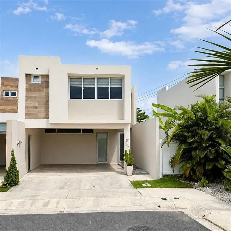 3 bed, 2.5 bath, $3,950 — Photo 1