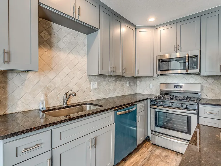 3118 Carlson Dr — Photo 22