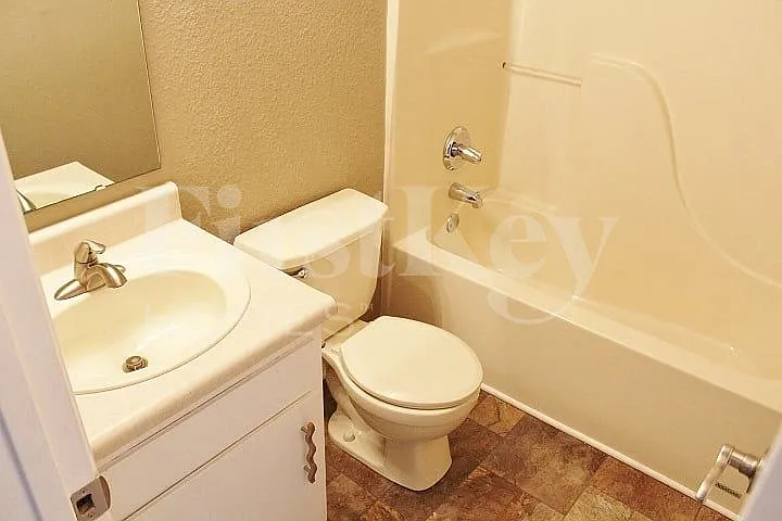 107 Azalea Dr — Photo 9