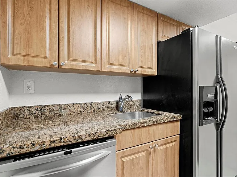 5221 Bayshore Blvd #11 — Photo 25