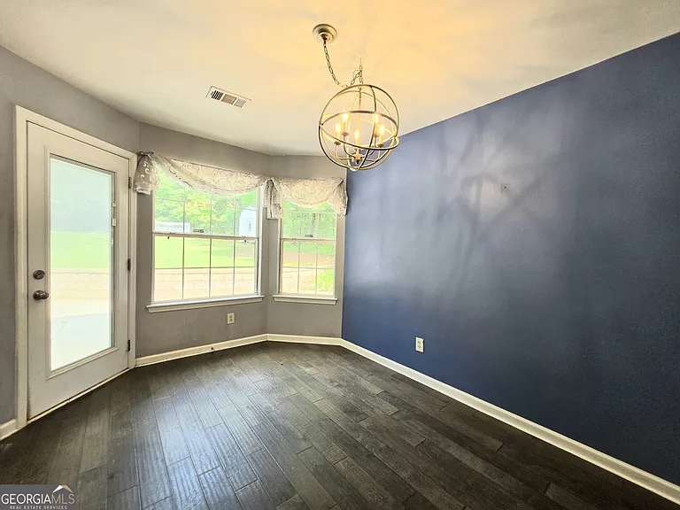241 Hamilton Dr — Photo 6