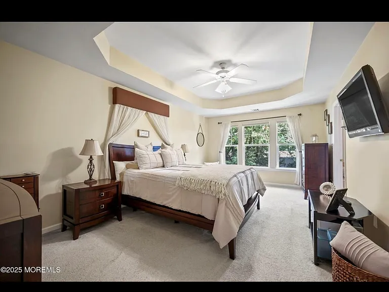 100 Pine St #9 — Photo 23