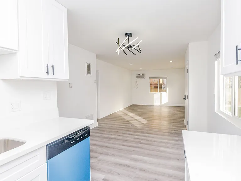 Pullman Lane Residences — Photo 2