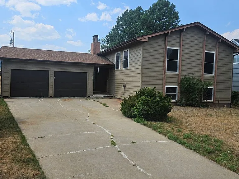 427 City Springs Ln — Photo 2