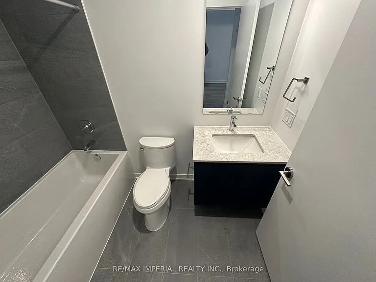 395 Dundas St W #523 — Photo 22
