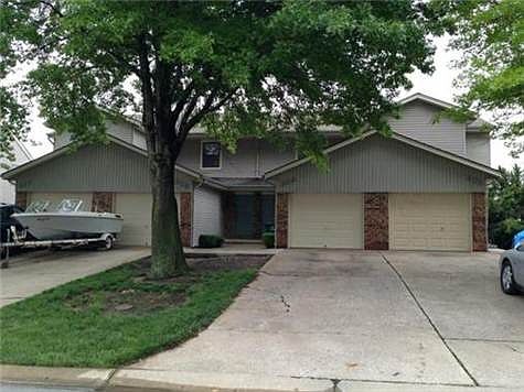 2nd image of 201 NE Timbercreek Dr